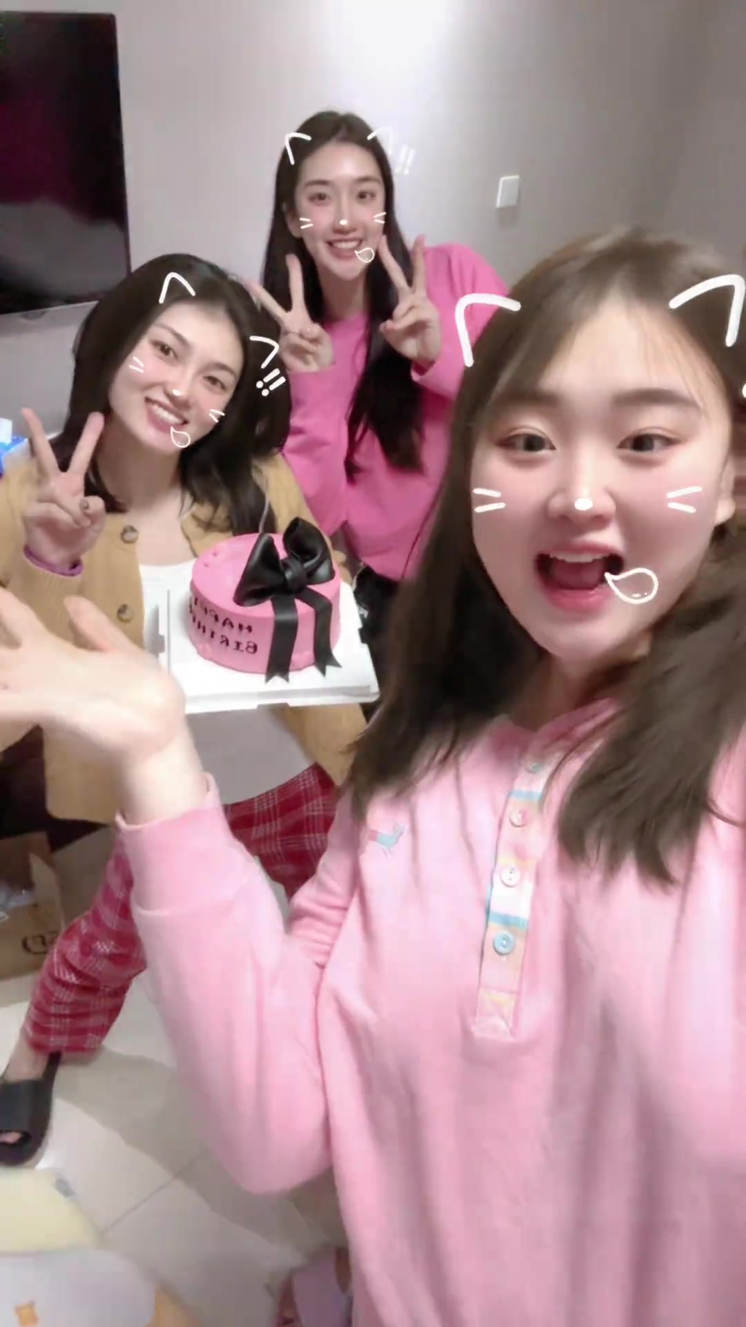 j9九游会官方登录刘禹彤晒与张敬一合影：队友你好 是不是最诚挚的生日礼物？