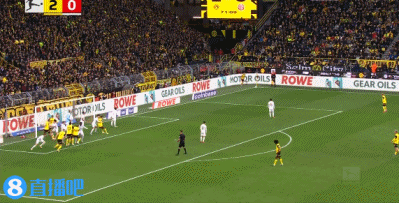 j9九游会老哥俱乐部交流施洛特贝克：训练中科瓦奇提巴德做例子，我开角球确实效果也很好