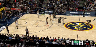 j9九游真人游戏第一平台打得不错！兰德尔半场三分5中3贡献11分4篮板