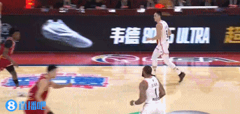 j9九游会官方登录这么生气👀吉伦沃特与焦海龙纠缠&后者犯规 杜锋在场边疯狂爆粗