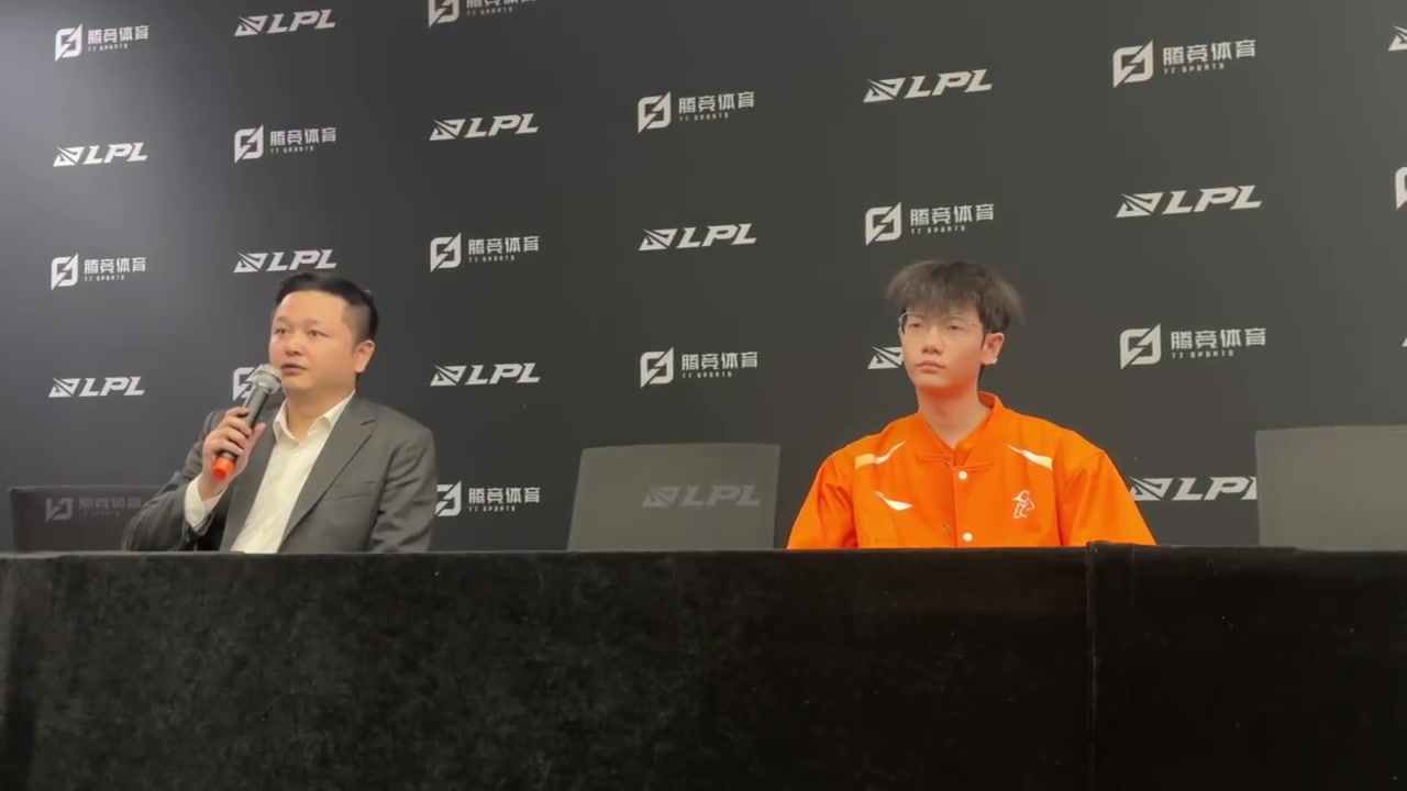 ag九游会亚洲真人第一品牌公共场合开骂！OMG教练怒喷己队选手：打的太弱太怂！执行力很差!