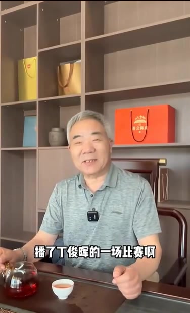 j9九游会老哥俱乐部交流丁俊晖父亲：人要学会拿镜子照自己 不要总拿电筒照别人缺点