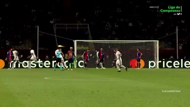 j9九游会老哥俱乐部交流绝不放弃😤国米进第3球后佩德里捡球小跑至开球点&招呼队友开球