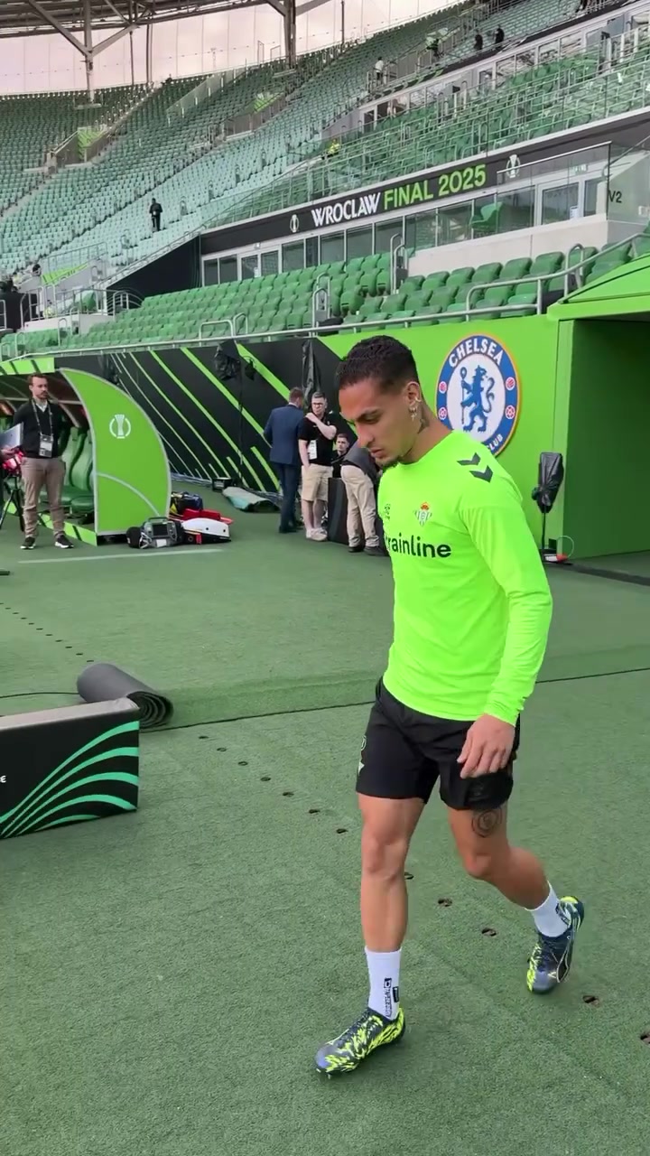 j9九游会官方登录来踩场了！欧协联官方社媒：安东尼实地考察，剑指欧协联决赛！