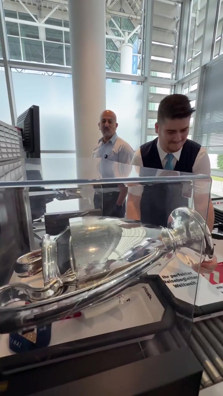 ag九游会亚洲真人第一品牌大耳朵杯也要例行安检！巴黎社媒调侃：这是我们额外随身行李🏆