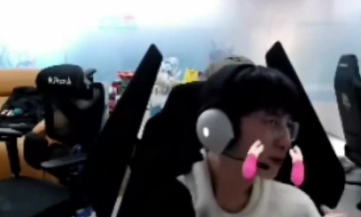 ag九游会亚洲真人第一品牌ELK：现在BLG有排位数要求，有训练赛就7把，没有的话一天15把